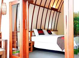 Oceans 5 Dive Resort