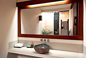 Oceans 5 Dive Resort