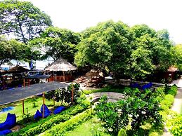 Oceans 5 Dive Resort