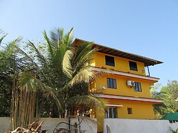 Mandrem Beach Guest House Goa