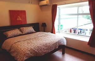 Merlin Plaza Apartments