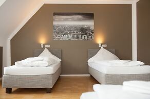 Five Reasons Hotel & Hostel