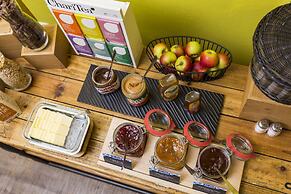 Five Reasons Hotel & Hostel