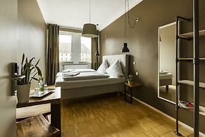 Five Reasons Hotel & Hostel