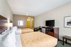 Quality Inn & Suites Near Tanger Outlet Mall