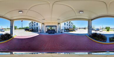 Quality Inn & Suites Near Tanger Outlet Mall