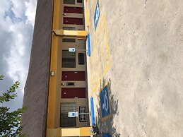 Los Fresnos Inn and Suites