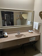 Los Fresnos Inn and Suites