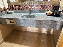 Los Fresnos Inn and Suites