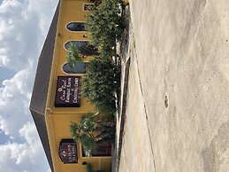 Los Fresnos Inn and Suites