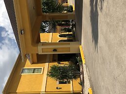 Los Fresnos Inn and Suites