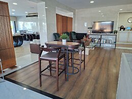 Hotel 153