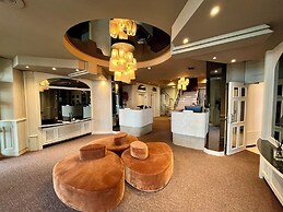 Beach Palace Hotel