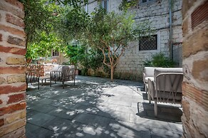 Azur Palace Luxury Rooms