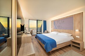 Medora Auri Family Beach Hotel