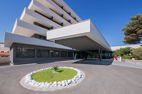 Medora Auri Family Beach Hotel