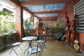 Love in Pearl Hostel