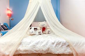 Love in Pearl Hostel