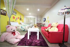 Love in Pearl Hostel