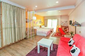 Love in Pearl Hostel