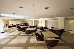 Extremeli Suites Manila powered by Cocotel