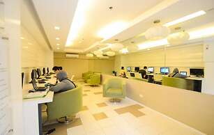 Extremeli Suites Manila powered by Cocotel