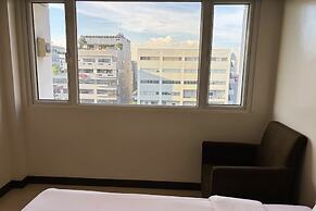 Extremeli Suites Manila powered by Cocotel