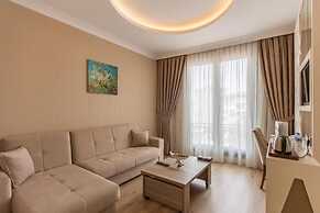 The Grand Mira Hotel