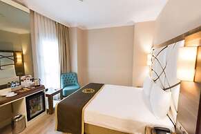 The Grand Mira Hotel