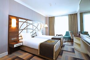 The Grand Mira Hotel