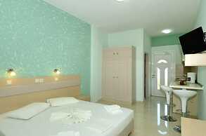 Albatros Studios & Apartments