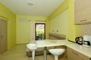 Albatros Studios & Apartments