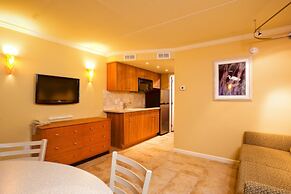 Fleur De Lis Beach Motel