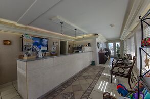 Fleur De Lis Beach Motel