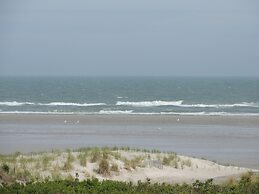Fleur De Lis Beach Motel