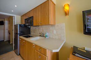Fleur De Lis Beach Motel