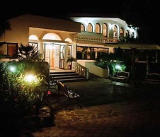 Villaggio Hotel Pineta Petto Bianco