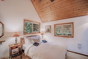 04sl- Hot Tub - Bbq - Pets Ok - Sleeps 5 1 Bedroom Home by RedAwning