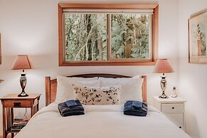 04sl- Hot Tub - Bbq - Pets Ok - Sleeps 5 1 Bedroom Home by RedAwning