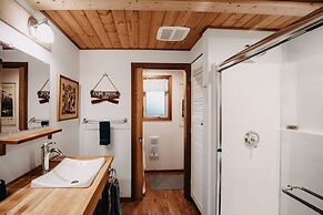 04sl- Hot Tub - Bbq - Pets Ok - Sleeps 5 1 Bedroom Home by RedAwning