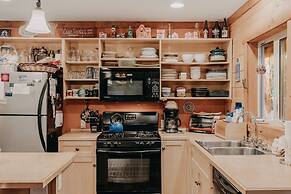 21gs - Log  - Pets Ok - Sleeps 6 3 Bedroom Home by RedAwning