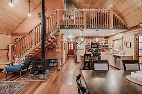 21gs - Log  - Pets Ok - Sleeps 6 3 Bedroom Home by RedAwning