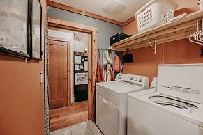 21gs - Log  - Pets Ok - Sleeps 6 3 Bedroom Home by RedAwning