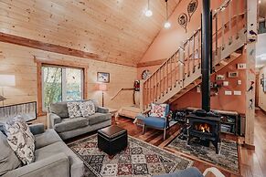 21gs - Log  - Pets Ok - Sleeps 6 3 Bedroom Home by RedAwning