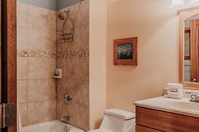 21gs - Log  - Pets Ok - Sleeps 6 3 Bedroom Home by RedAwning