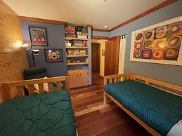 21gs - Log  - Pets Ok - Sleeps 6 3 Bedroom Home by RedAwning