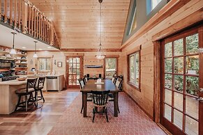 21gs - Log  - Pets Ok - Sleeps 6 3 Bedroom Home by RedAwning