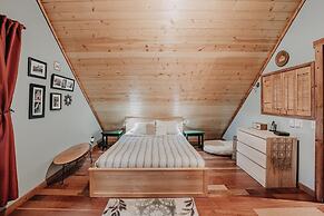 21gs - Log  - Pets Ok - Sleeps 6 3 Bedroom Home by RedAwning