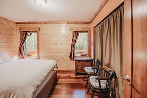 21gs - Log  - Pets Ok - Sleeps 6 3 Bedroom Home by RedAwning