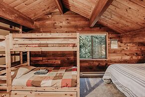 26sl - Hot Tub - Bbq - Game Room - Sleeps 8 3 Bedroom Home by RedAwnin